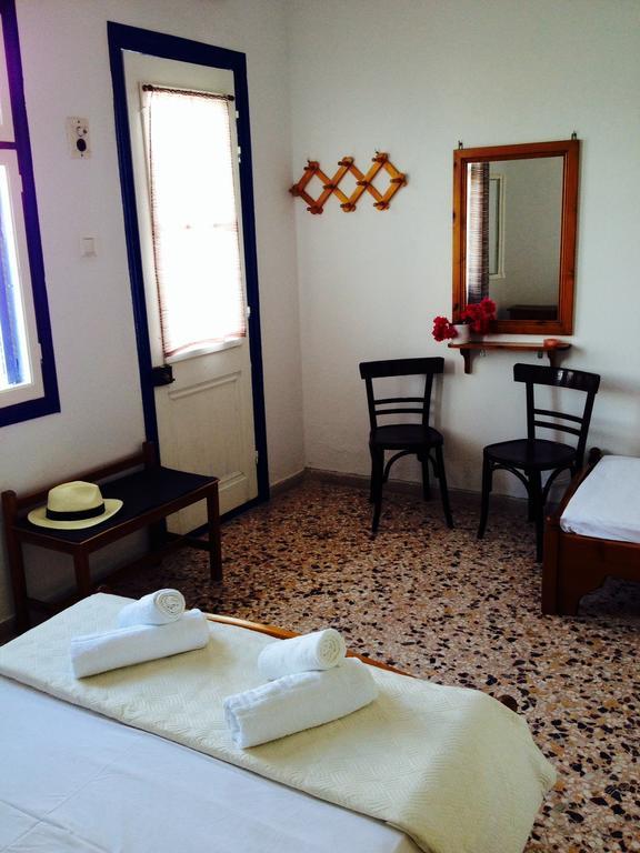 Chrisopetro Rooms Marathókampos Rum bild